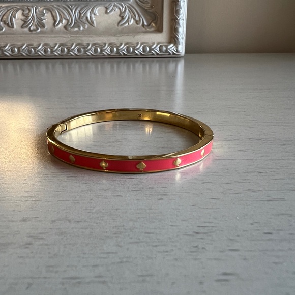 Kate Spade Spot The Spade Pink Enamel Hinged Bangle - Picture 3 of 7